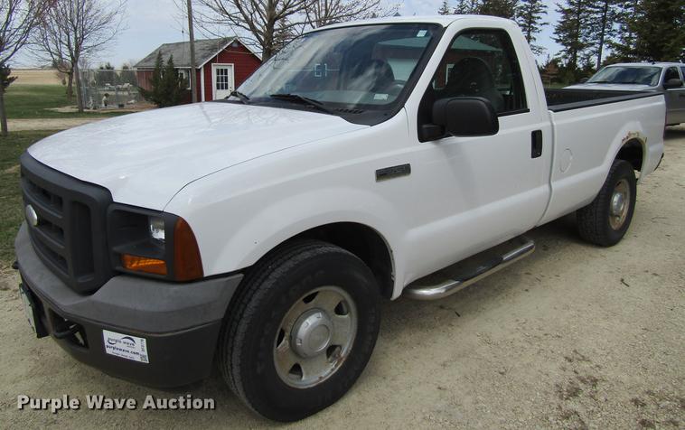 image for item DF3779 2005 Ford F250 Super Duty pickup truck