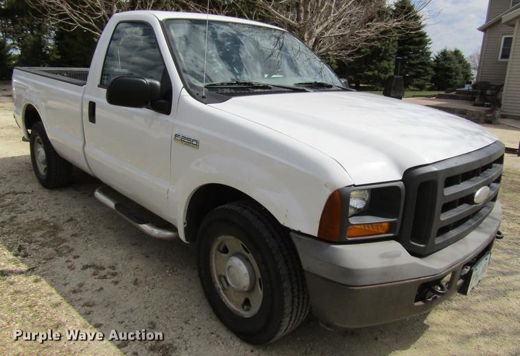 image for item DF3779 2005 Ford F250 Super Duty pickup truck