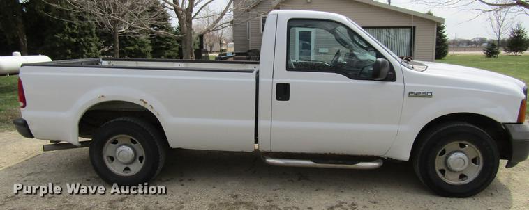 image for item DF3779 2005 Ford F250 Super Duty pickup truck