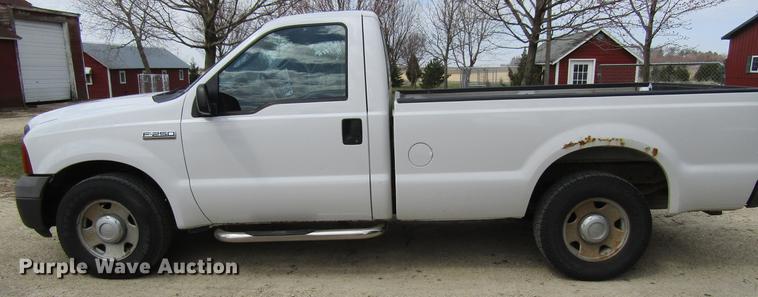 image for item DF3779 2005 Ford F250 Super Duty pickup truck