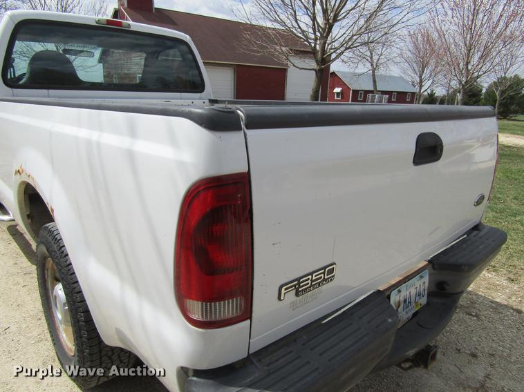 image for item DF3779 2005 Ford F250 Super Duty pickup truck