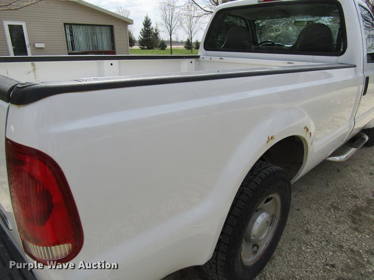 image for item DF3779 2005 Ford F250 Super Duty pickup truck