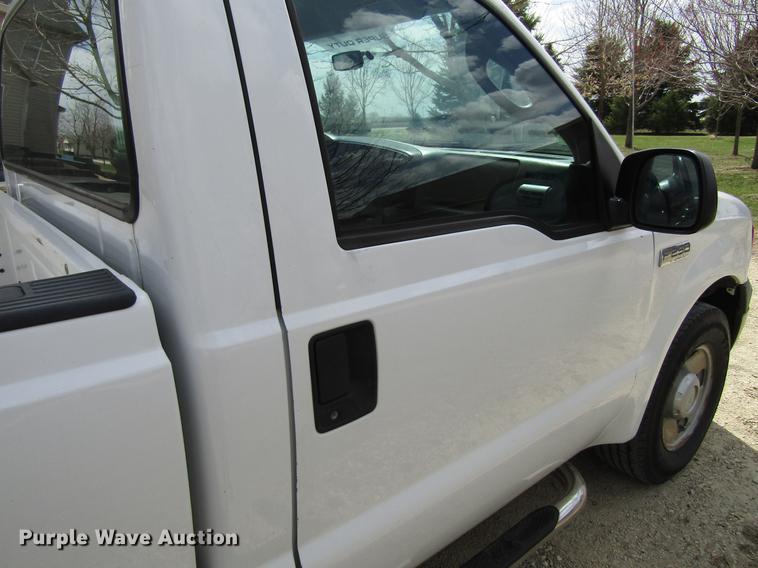 image for item DF3779 2005 Ford F250 Super Duty pickup truck