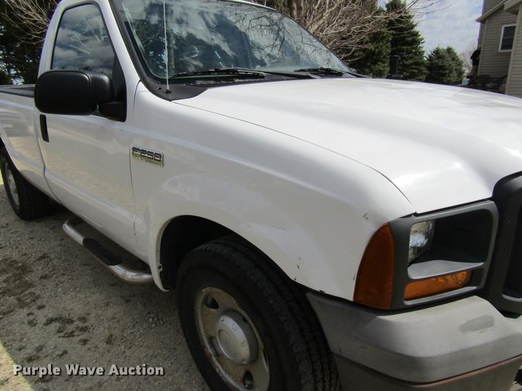 image for item DF3779 2005 Ford F250 Super Duty pickup truck