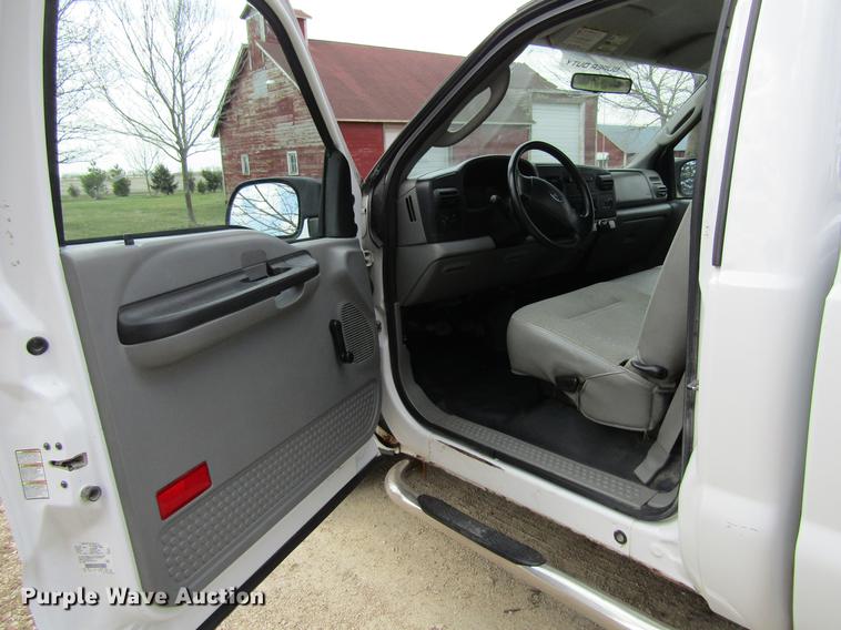 image for item DF3779 2005 Ford F250 Super Duty pickup truck