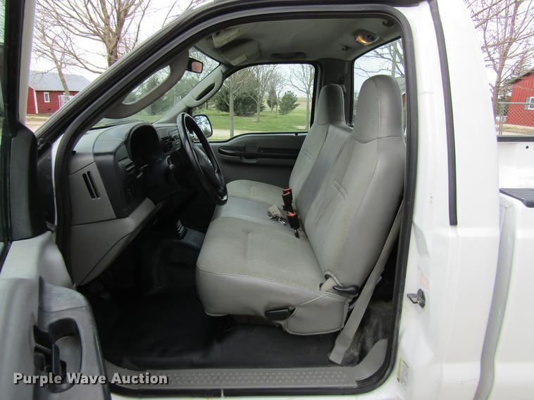 image for item DF3779 2005 Ford F250 Super Duty pickup truck