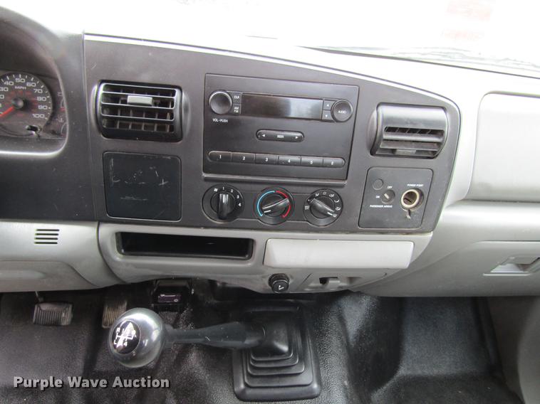 image for item DF3779 2005 Ford F250 Super Duty pickup truck