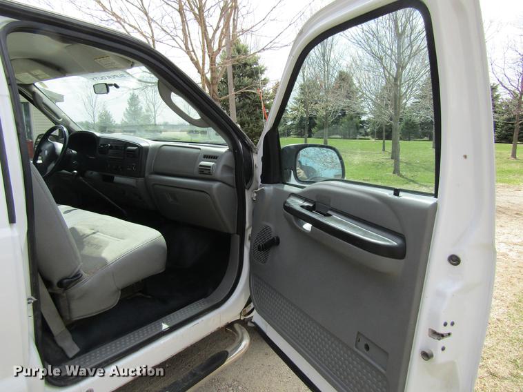 image for item DF3779 2005 Ford F250 Super Duty pickup truck