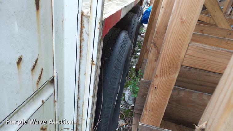 image for item DP9532 2001 Ponderosa livestock trailer