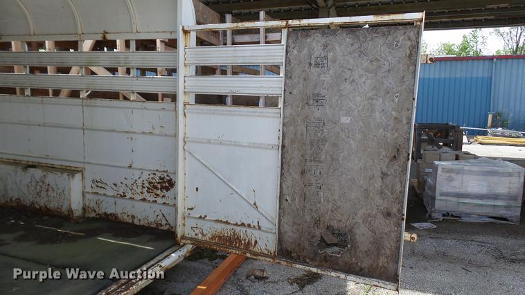 image for item DP9532 2001 Ponderosa livestock trailer