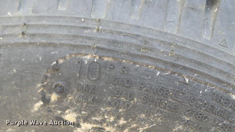 image for item DP9532 2001 Ponderosa livestock trailer