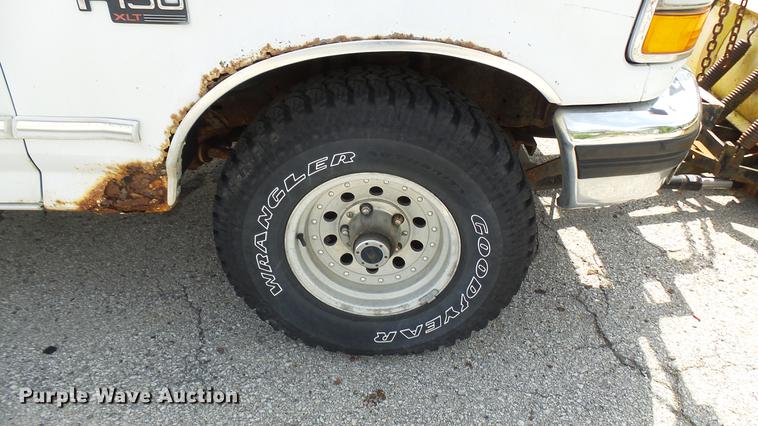 image for item DP9534 1992 Ford F150 XLT pickup truck