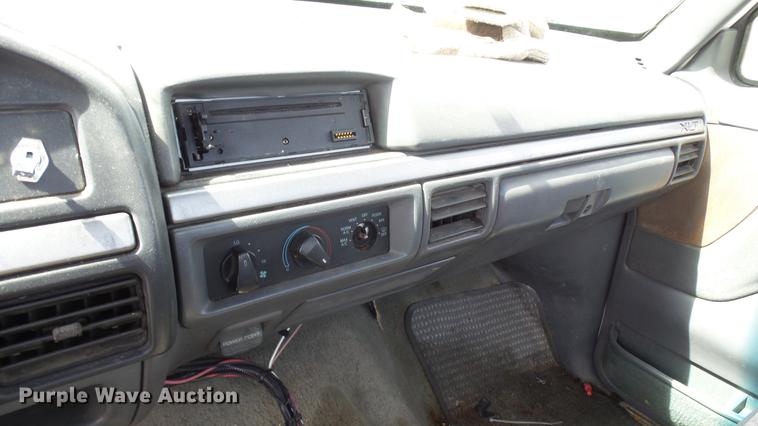 image for item DP9534 1992 Ford F150 XLT pickup truck