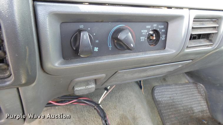 image for item DP9534 1992 Ford F150 XLT pickup truck