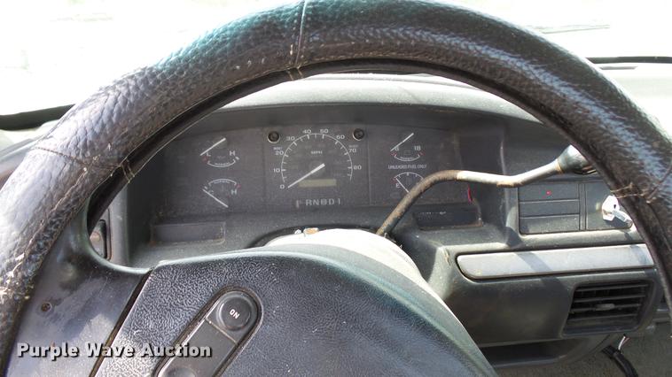image for item DP9534 1992 Ford F150 XLT pickup truck