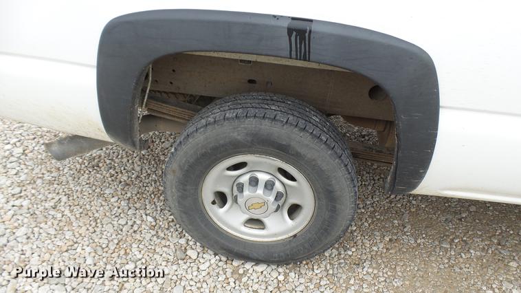 image for item DP9538 2003 Chevrolet Silverado 2500HD Ext. Cab pickup truck