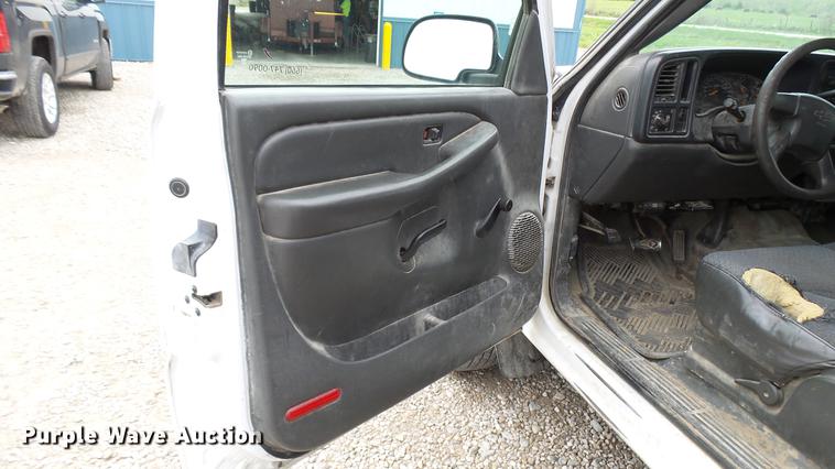 image for item DP9538 2003 Chevrolet Silverado 2500HD Ext. Cab pickup truck