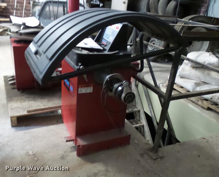 image for item DP9543 2013 Coats Baaseline 225 tire balancer