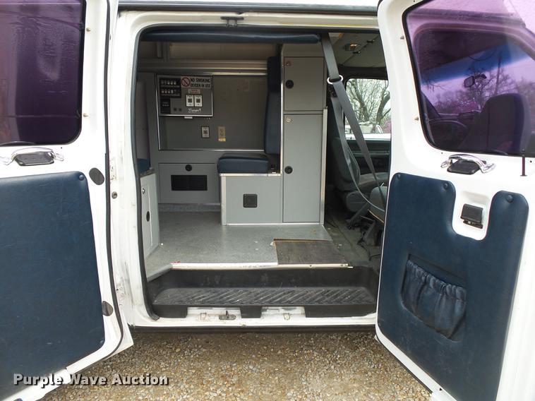 image for item DS9536 1995 Ford Econoline E350 van