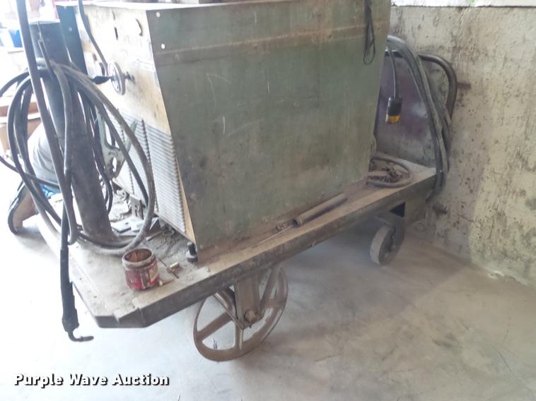 image for item DS9547 Union Carbide mig welder