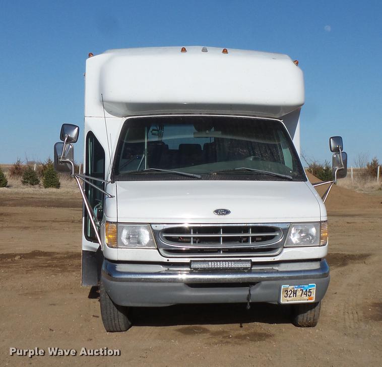 image for item DW9718 1998 Ford Econoline E450 bus