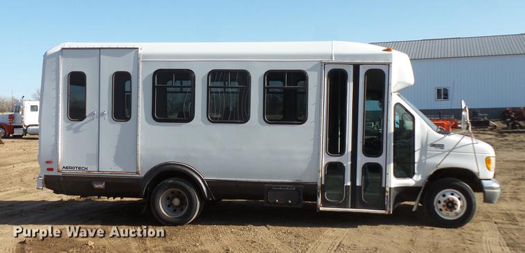 image for item DW9718 1998 Ford Econoline E450 bus