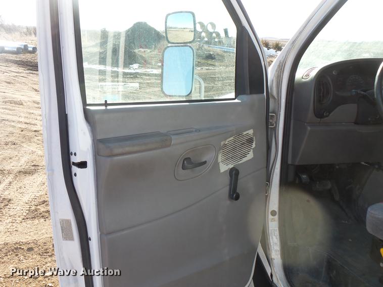 image for item DW9718 1998 Ford Econoline E450 bus