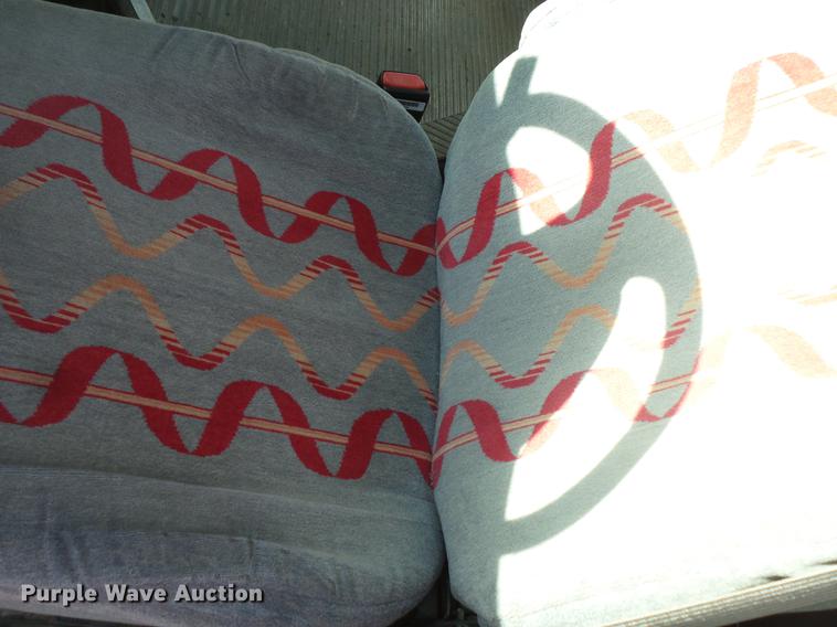 image for item DW9718 1998 Ford Econoline E450 bus