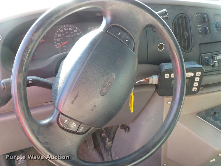 image for item DW9718 1998 Ford Econoline E450 bus