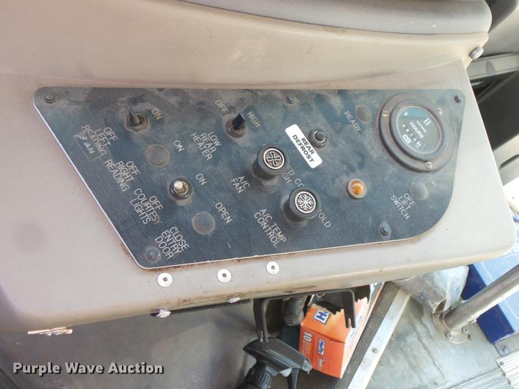 image for item DW9718 1998 Ford Econoline E450 bus