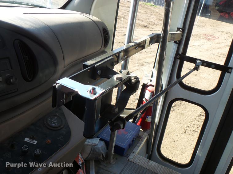 image for item DW9718 1998 Ford Econoline E450 bus