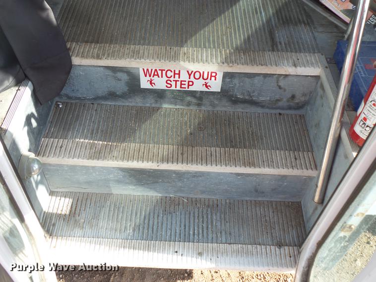 image for item DW9718 1998 Ford Econoline E450 bus