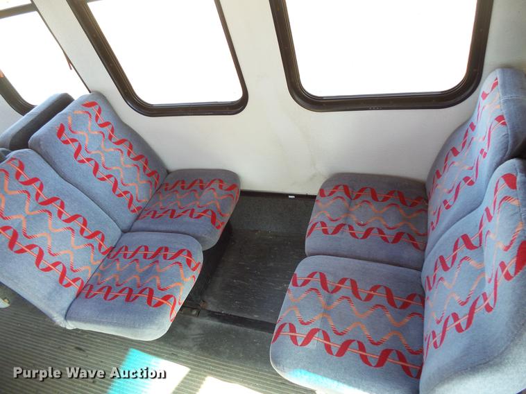 image for item DW9718 1998 Ford Econoline E450 bus