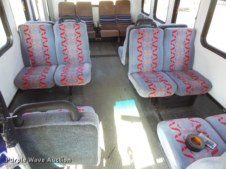 image for item DW9718 1998 Ford Econoline E450 bus