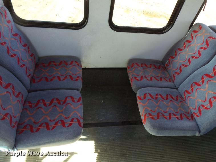 image for item DW9718 1998 Ford Econoline E450 bus