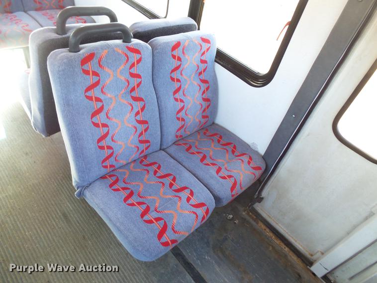 image for item DW9718 1998 Ford Econoline E450 bus