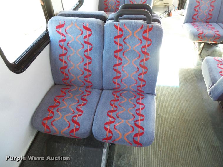 image for item DW9718 1998 Ford Econoline E450 bus