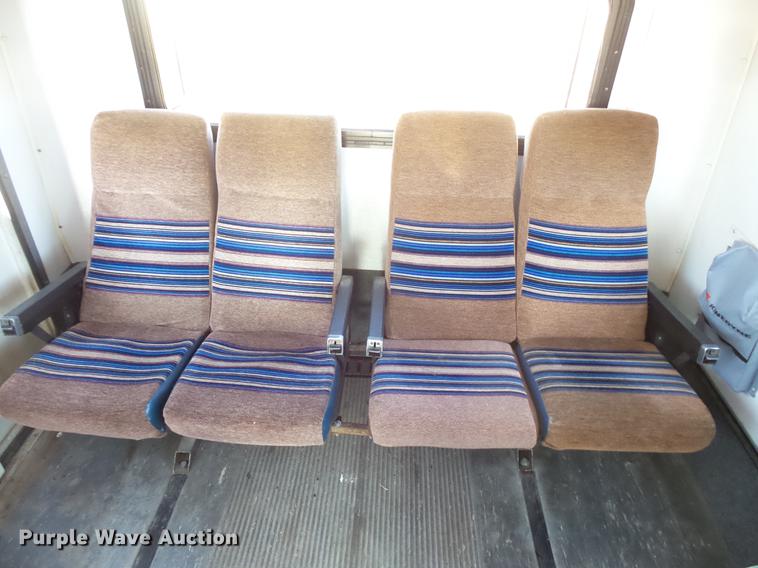 image for item DW9718 1998 Ford Econoline E450 bus