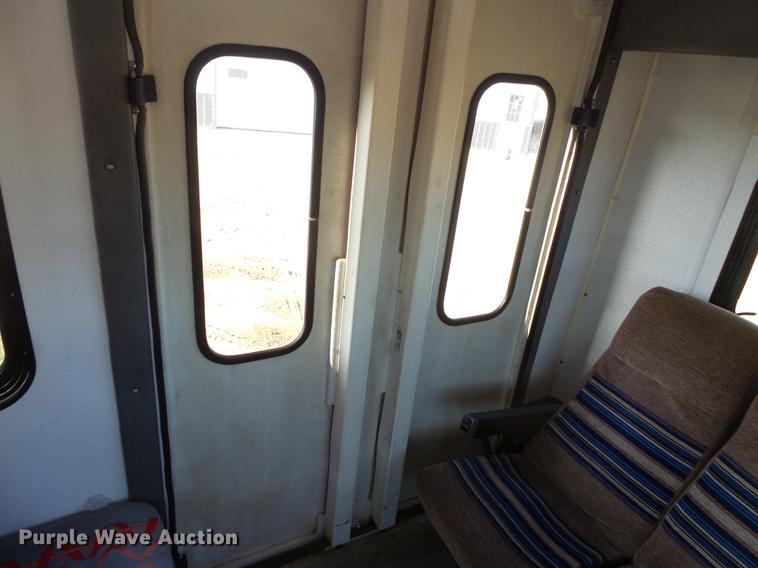 image for item DW9718 1998 Ford Econoline E450 bus