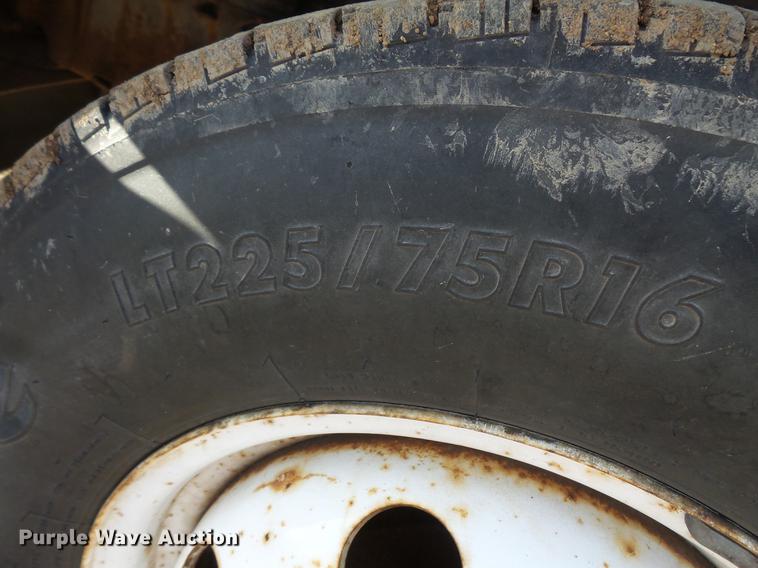 image for item DW9718 1998 Ford Econoline E450 bus