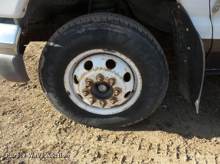 image for item DW9718 1998 Ford Econoline E450 bus