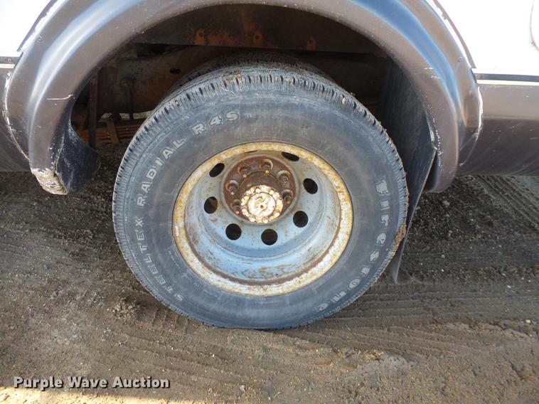 image for item DW9718 1998 Ford Econoline E450 bus