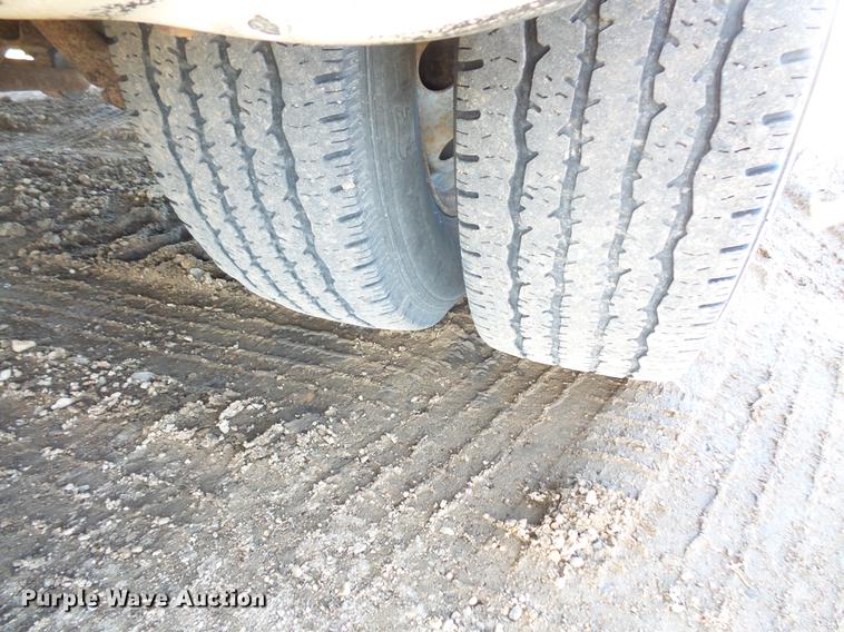 image for item DW9718 1998 Ford Econoline E450 bus