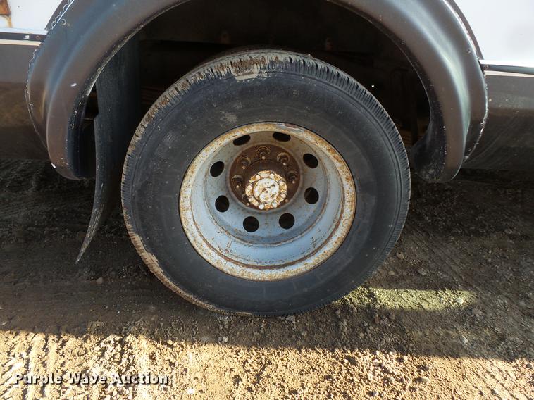 image for item DW9718 1998 Ford Econoline E450 bus