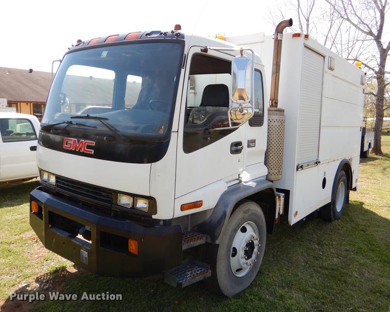image for item EI9056 2002 GMC T7500 yard truck