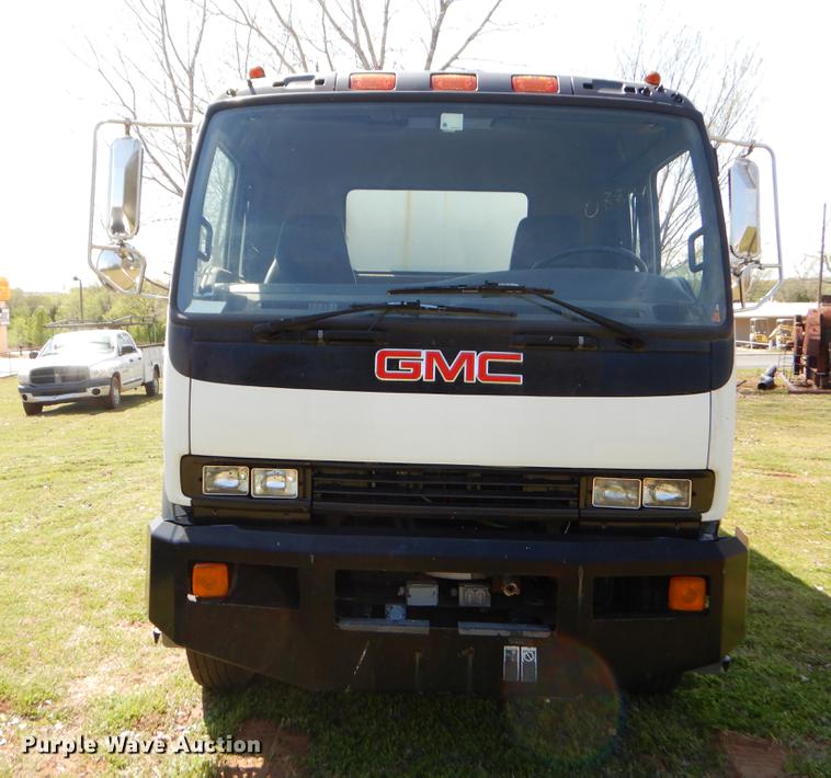 image for item EI9056 2002 GMC T7500 yard truck