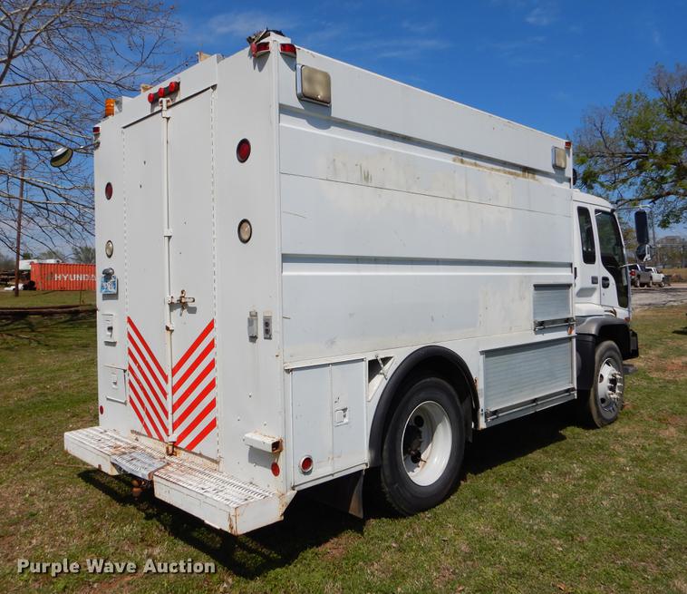 image for item EI9056 2002 GMC T7500 yard truck