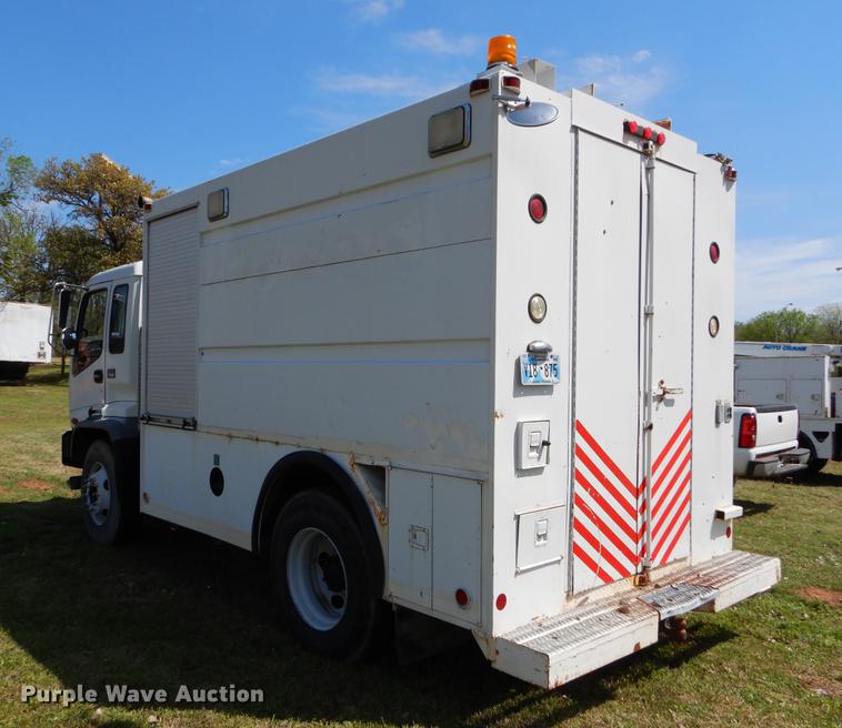 image for item EI9056 2002 GMC T7500 yard truck