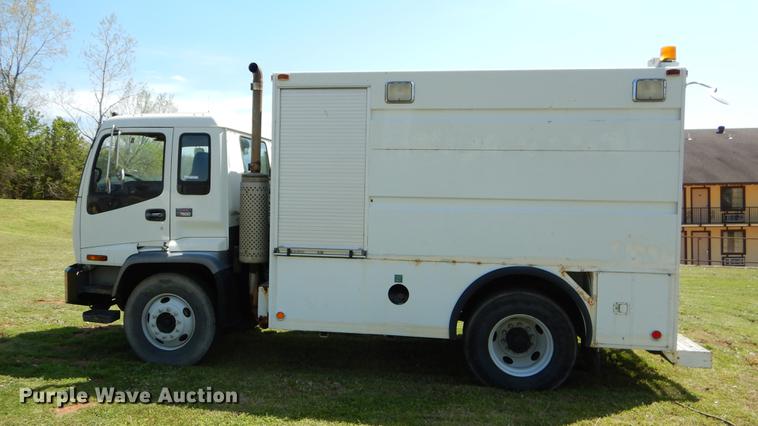 image for item EI9056 2002 GMC T7500 yard truck