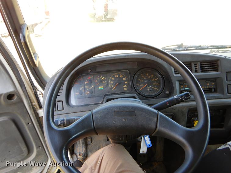 image for item EI9056 2002 GMC T7500 yard truck